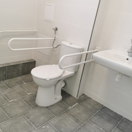 adaptacja pomieszczen - toalety przychodnia Nowogródek Pomorski